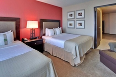 Holiday Inn & Suites Bakersfield