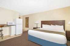 Days Inn & Suites by Wyndham Baxter Brainerd Area