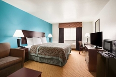 Days Inn & Suites by Wyndham Conroe North