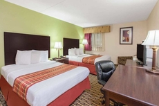 Days Inn & Suites by Wyndham Madison Heights MI