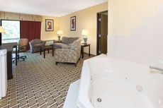 Days Inn & Suites by Wyndham Madison Heights MI