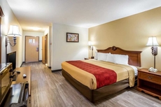 Econo Lodge Inn & Suites