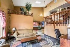 Econo Lodge Inn & Suites