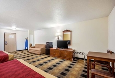 Econo Lodge Inn & Suites