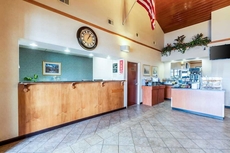 Econo Lodge Inn & Suites