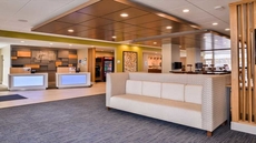 Holiday Inn Express & Suites Parkersburg East, an IHG Hotel