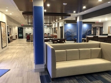 Holiday Inn Express & Suites Racine, an IHG Hotel