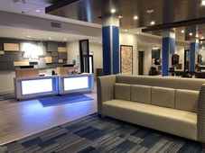 Holiday Inn Express & Suites Racine, an IHG Hotel