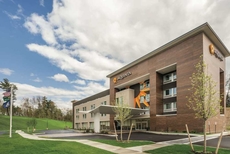 La Quinta Inn & Suites by Wyndham Clifton Park