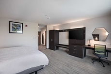 Holiday Inn Express & Suites Chicago - Hoffman Estates, an IHG Hotel