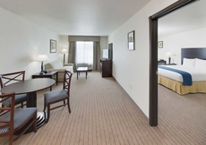 Holiday Inn Express & Suites Omaha I-80, an IHG Hotel