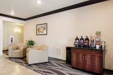 Cobblestone Hotel and Suites Torrington