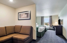 Cobblestone Hotel and Suites Torrington