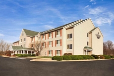 Country Inn & Suites by Radisson, Clinton, IA