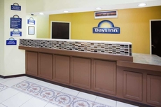 Days Inn & Suites by Wyndham Harvey / Chicago Southland