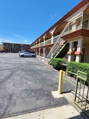 Delmonico Inn & Suites