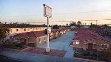 Diamond Bell Inn & Suites