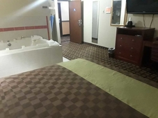 Faribault Hometown Inn & Suites