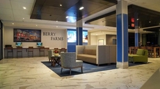 Holiday Inn Express & Suites Franklin - Berry Farms, an IHG Hotel