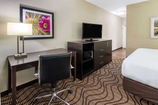 La Quinta Inn & Suites by Wyndham Artesia