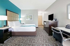 La Quinta Inn & Suites by Wyndham Paris