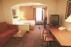 La Quinta Inn & Suites by Wyndham Stamford / New York City