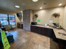 OYO Pinewood Inn & Suites Silsbee