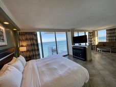 Radisson Suite Hotel Oceanfront