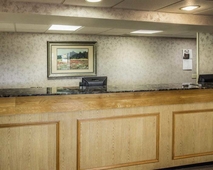 Econo Lodge Inn & Suites