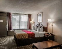 Econo Lodge Inn & Suites