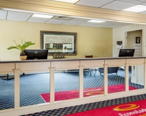 Econo Lodge Inn & Suites