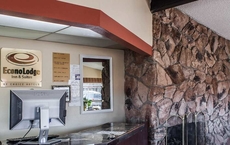 Econo Lodge Inn & Suites