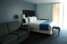 Travelodge by Wyndham Water’s Edge Hotel  Racine