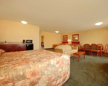 Econo Lodge Inn & Suites