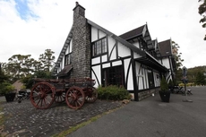 The Fox and Hounds Historic Hotel