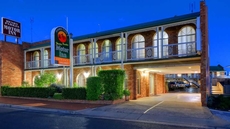 Hamilton's Henry Parkes Motor Inn, Parkes