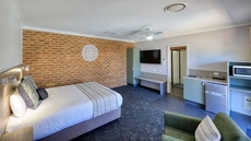 Hamilton's Henry Parkes Motor Inn, Parkes