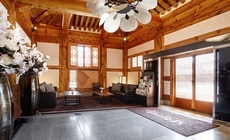 Hanok stay NAMWONYECHON by Kensington