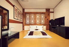 Hanok stay NAMWONYECHON by Kensington