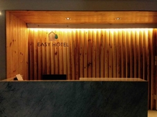 Easy Hotel