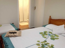 Apple House Guesthouse Heathrow Airport