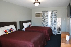 The New Star Motel with Studio-Kitchens: 1950s Extended-Stay Lodging and Retreat Center