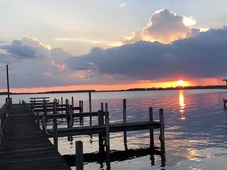 Lakeside Inn and Cafe