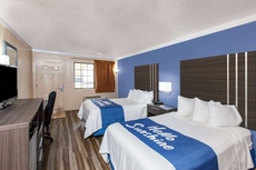 Days Inn & Suites by Wyndham Braunig Lake