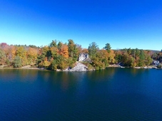 Lakehouse Inn