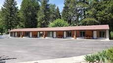 Beargrass Lodging and RV Resort