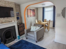 Fantastic Location to Ebrington Sq and City Centre