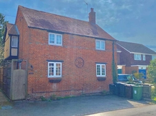 Oxfordshire Village Cottage With Private Garden