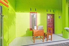 SPOT ON 90760 Homestay Al Madina Syariah