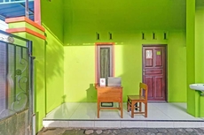 SPOT ON 90760 Homestay Al Madina Syariah